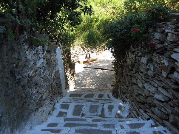Aspects d'Andros, l'île la plus septentrionale des Cyclades, 2006.