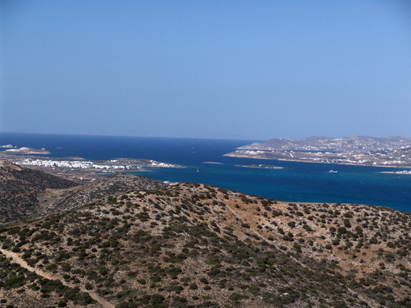 Paysage d'Antiparos, l'île soeur de Paros, 2007.