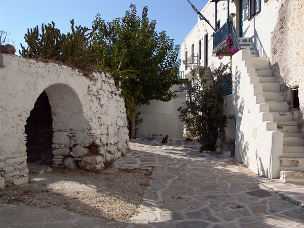 Le village d'Antiparos, l'île soeur de Paros, 2007.