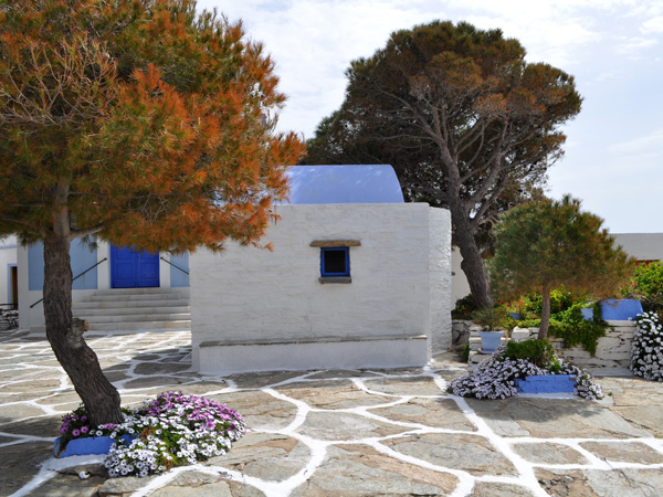 Une des meilleures périodes pour visiter les Cyclades, c'est le printemps, lorsque tout est en fleurs et que les îles ne sont pas encore brûlées par le soleil. Les photos de cette galerie ont été prises à Kéa (Tzia) au mois d'avril 2012.