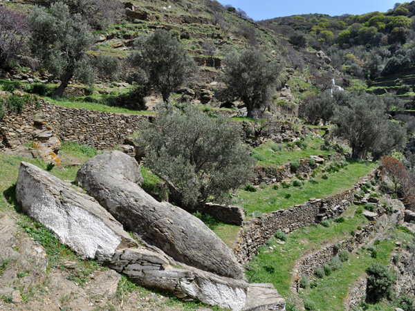 Kéa, Cyclades, avril 2012. Balade vers le Lion de Kéa, une des plus anciennes sculptures monumentales de Grèce.
