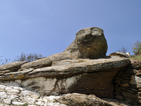 Kéa, Cyclades, avril 2012. Balade vers le Lion de Kéa, une des plus anciennes sculptures monumentales de Grèce.