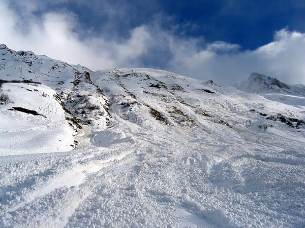 Couloir d'avalanche tout au fond du Val Ferret (Valais), au-delà du village du même nom.
