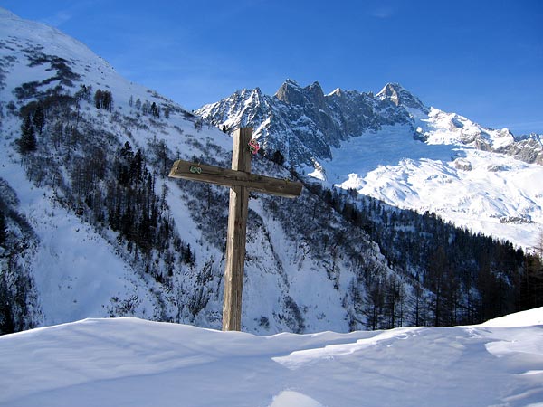 Vision hivernale entre La Fouly et Ferret, au Val Ferret (Valais)...