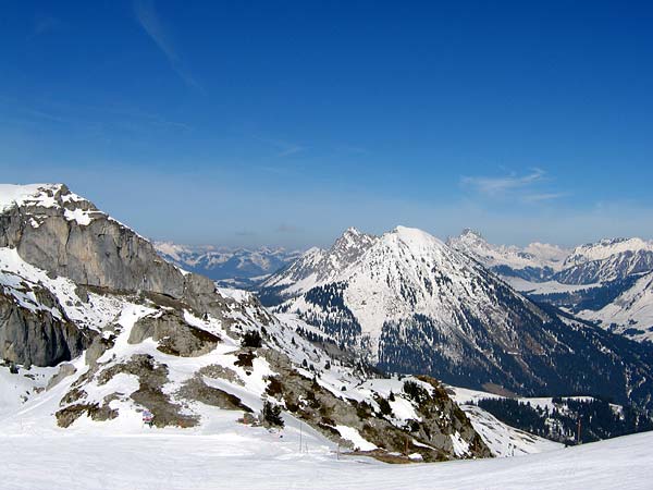 La Berneuse, domaine skiable de Leysin, printemps 2003.