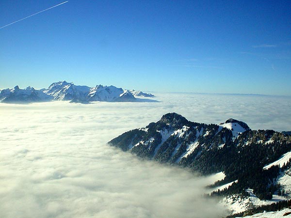 Janvier 2003 à la Berneuse (alt. 2048 m), au-dessus de Leysin et de la mer de brouillard.