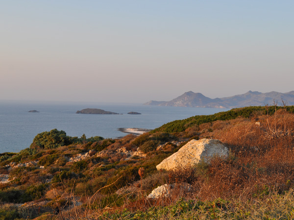 Aspects de Milos, l'&icirc;le volcanique des Cyclades o&ugrave; fut retrouv&eacute;e la V&eacute;nus de Milo. Septembre 2011.