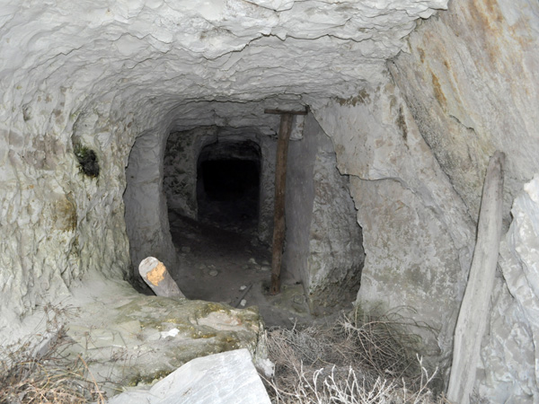 Aspects de Milos, l'&icirc;le volcanique des Cyclades o&ugrave; fut retrouv&eacute;e la V&eacute;nus de Milo. Septembre 2011.
