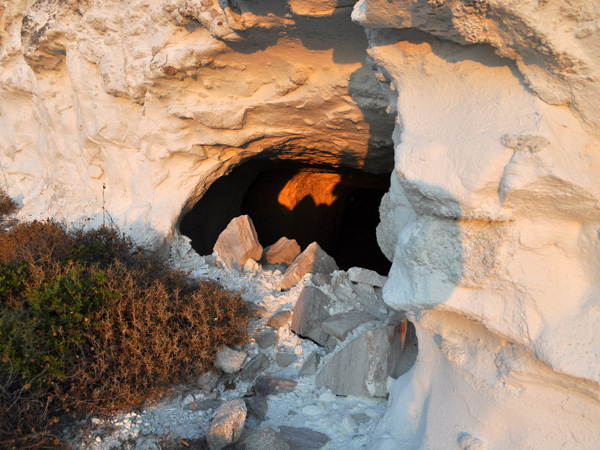 Aspects de Milos, l'&icirc;le volcanique des Cyclades o&ugrave; fut retrouv&eacute;e la V&eacute;nus de Milo. Septembre 2011.