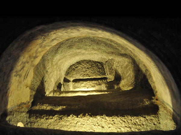 Les Catacombes de Milos, île volcanique des Cyclades où fut retrouvée la Vénus de Milo. Septembre 2011.