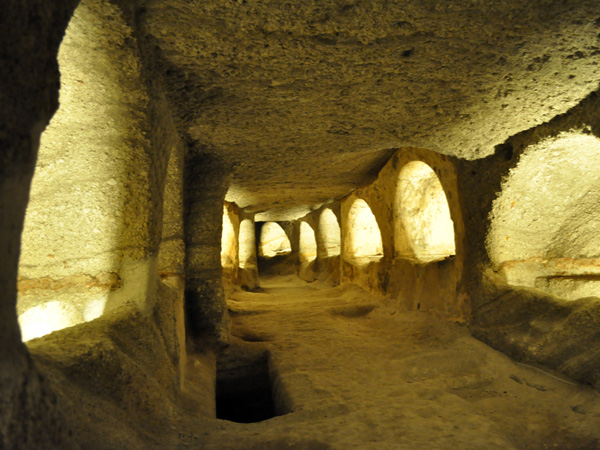 Les Catacombes de Milos, île volcanique des Cyclades où fut retrouvée la Vénus de Milo. Septembre 2011.