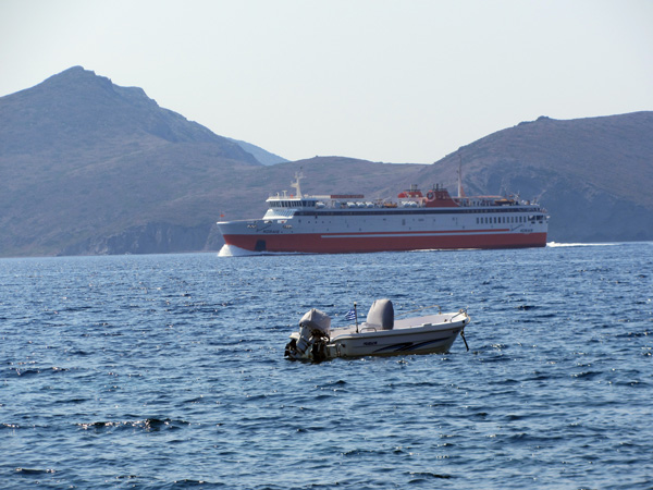 Aspects de Milos, l'île volcanique des Cyclades où fut retrouvée la Vénus de Milo. Septembre 2011.