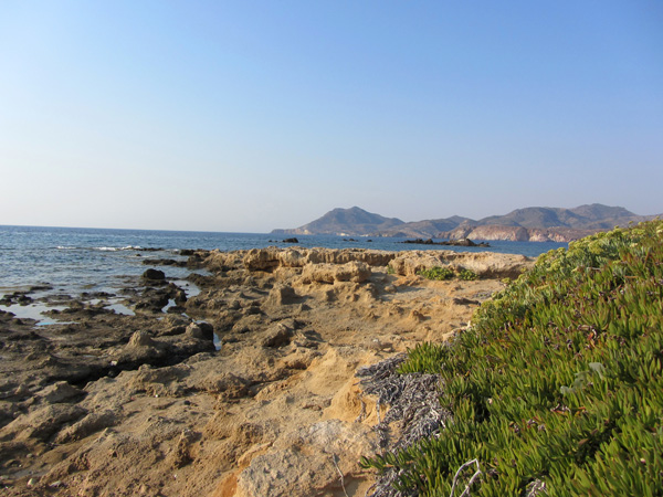 Aspects de Milos, l'&icirc;le volcanique des Cyclades o&ugrave; fut retrouv&eacute;e la V&eacute;nus de Milo. Septembre 2011.