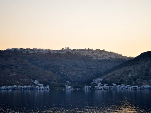 Aspects de Milos, l'&icirc;le volcanique des Cyclades o&ugrave; fut retrouv&eacute;e la V&eacute;nus de Milo. Septembre 2011.