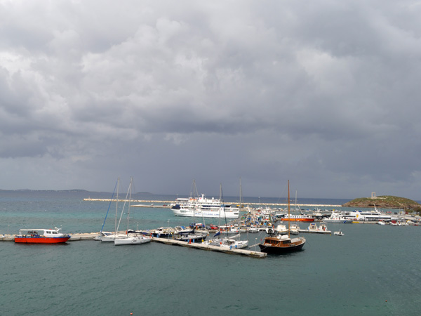 Naxos, plus grande et plus haute &icirc;le des Cyclades, avril 2012.