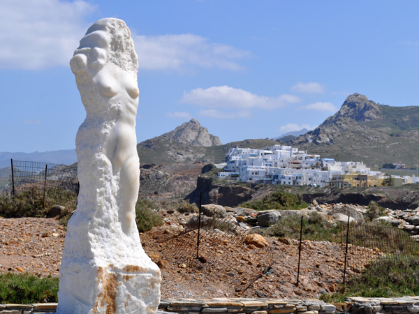 Aspects de Naxos, plus grande et plus haute île des Cyclades, avril 2012.