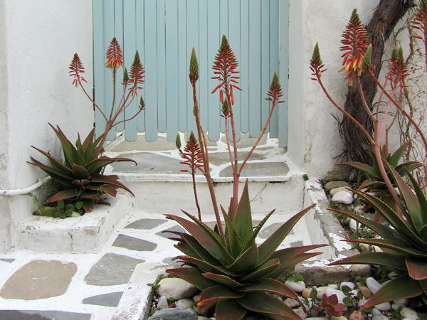 Aspects de Naxos, plus grande et plus haute &icirc;le des Cyclades, avril 2012.