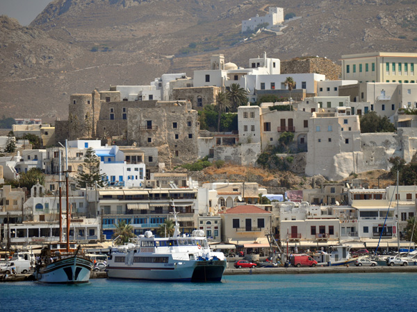 Aspects de Naxos, la plus grande et la plus haute &icirc;le des Cyclades, septembre 2011.