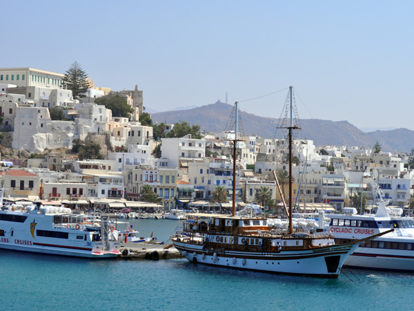 Aspects de Naxos, la plus grande et la plus haute &icirc;le des Cyclades, septembre 2011.