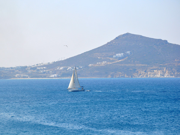 Aspects de Naxos, la plus grande et la plus haute île des Cyclades, septembre 2011.