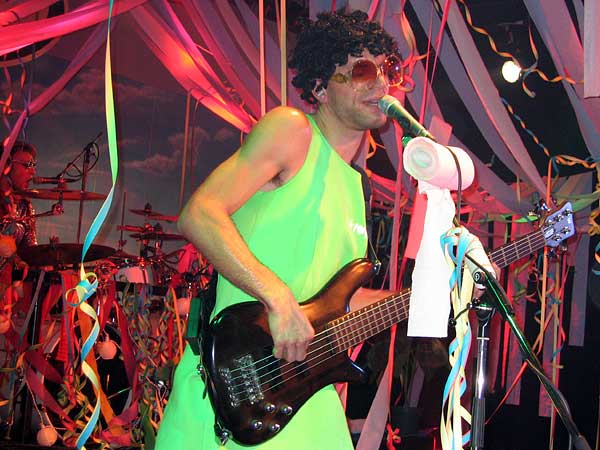 Explosion de Caca, Ned - Montreux Music Club, samedi 5 avril 2003.