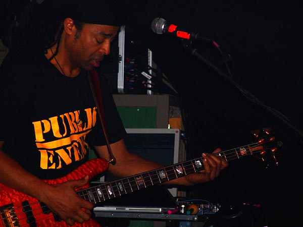 Doug Wimbish (Living Colour), Ned - Montreux Music Club, vendredi 5 novembre 2004.