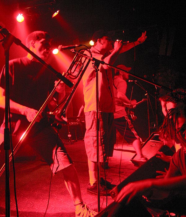 La Ruda Salska, Ned - Montreux Music Club, dimanche 28 avril 2002