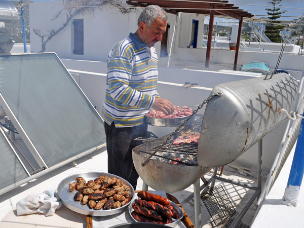 Parikia, Paros, Cyclades, avril 2012. Fête de Pâques à l'Hôtel Eleftheria.