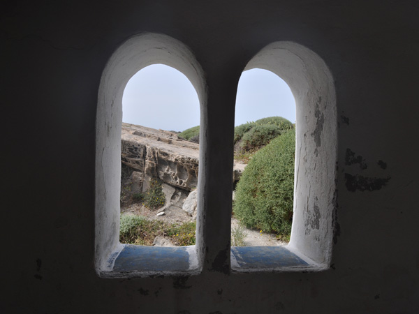 Monastiri, face &agrave; Naoussa, Paros, Cyclades, avril 2012.