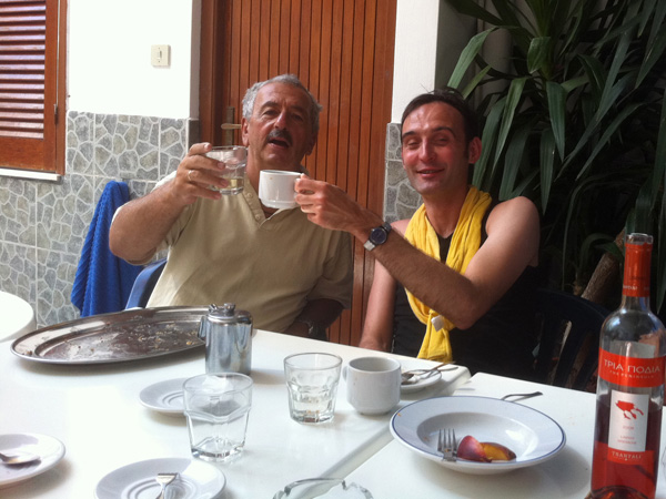 Fiesta &agrave; l'H&ocirc;tel Eleftheria, Livadia, Parikia, Paros, Cyclades, septembre 2010.