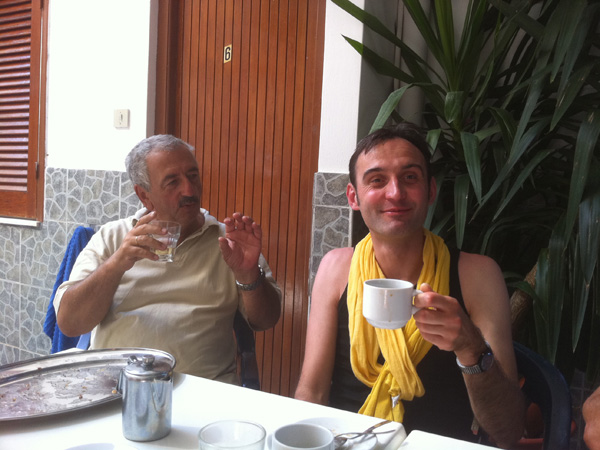 Fiesta &agrave; l'H&ocirc;tel Eleftheria, Livadia, Parikia, Paros, Cyclades, septembre 2010.