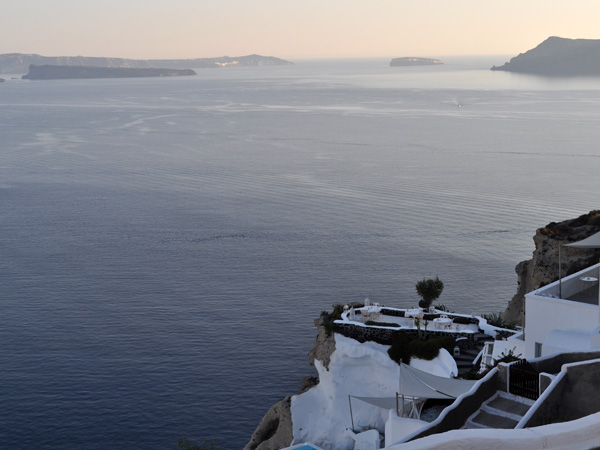 Aspects de Santorin, l'île la plus spectaculaire des Cyclades, 2010.