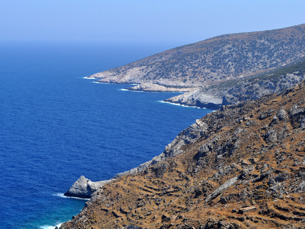 Aspects de Sifnos, une &icirc;le peu connue des Cyclades, dont la gastronomie est tr&egrave;s r&eacute;put&eacute;e. Septembre 2011.