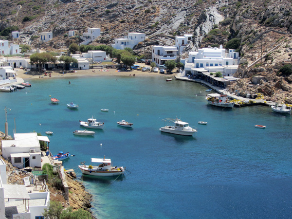 Aspects de Sifnos, une île peu connue des Cyclades, dont la gastronomie est très réputée. Septembre 2011.