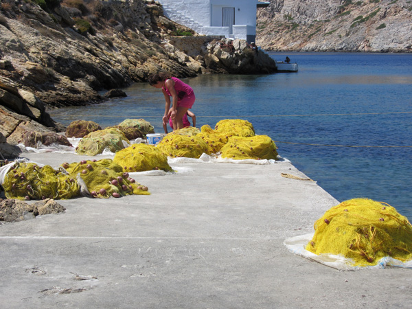 Aspects de Sifnos, une île peu connue des Cyclades, dont la gastronomie est très réputée. Septembre 2011.