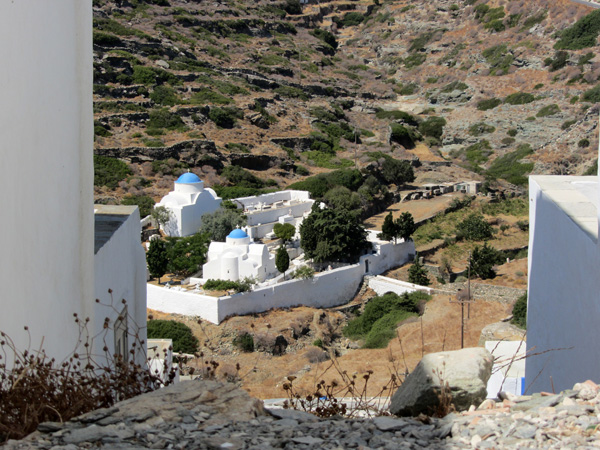 Aspects de Sifnos, une &icirc;le peu connue des Cyclades, dont la gastronomie est tr&egrave;s r&eacute;put&eacute;e. Septembre 2011.