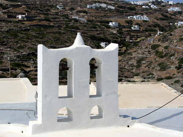 Aspects de Sifnos, une &icirc;le peu connue des Cyclades, dont la gastronomie est tr&egrave;s r&eacute;put&eacute;e. Septembre 2011.