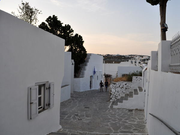 Aspects de Sifnos, une &icirc;le peu connue des Cyclades, dont la gastronomie est tr&egrave;s r&eacute;put&eacute;e. Septembre 2011.