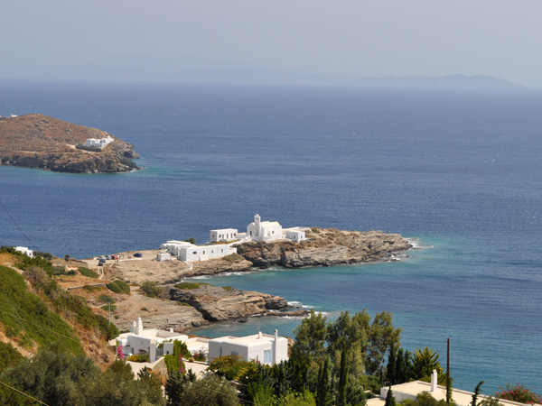 Aspects de Sifnos, une &icirc;le peu connue des Cyclades, dont la gastronomie est tr&egrave;s r&eacute;put&eacute;e. Septembre 2011.