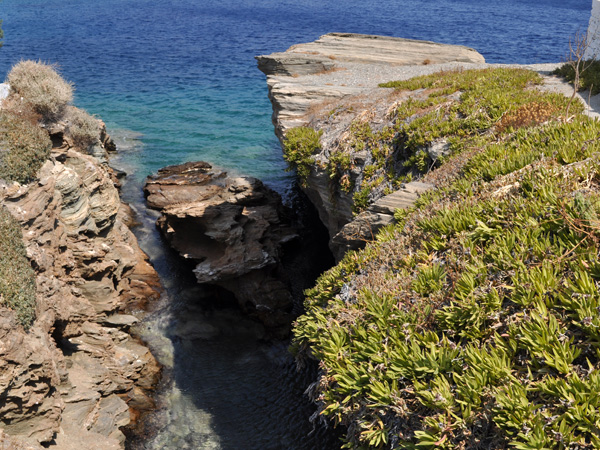 Aspects de Sifnos, une &icirc;le peu connue des Cyclades, dont la gastronomie est tr&egrave;s r&eacute;put&eacute;e. Septembre 2011.
