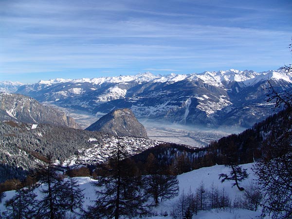 Vue sur Ovronnaz, le Valais et les Alpes, 29 décembre 2004.
