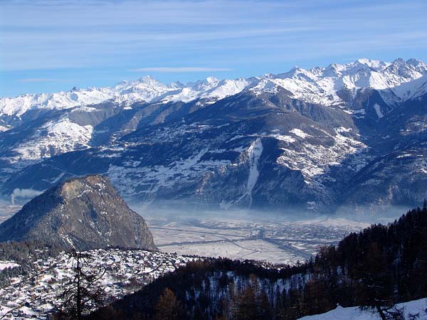 Vue sur Ovronnaz, le Valais et les Alpes, 29 décembre 2004.
