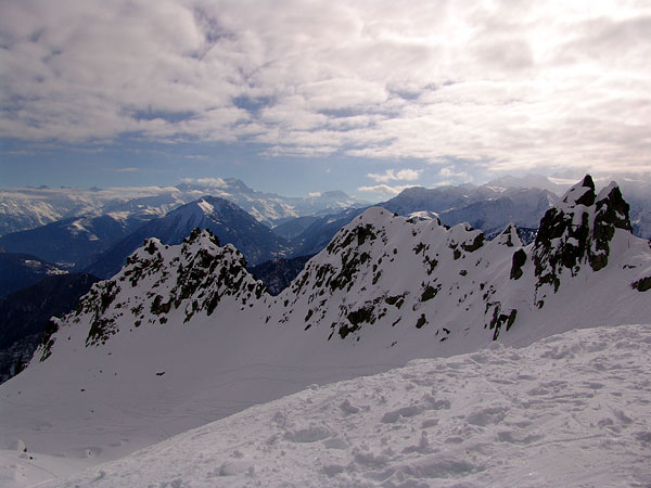 Vue sur les Alpes depuis le domaine skiable des Marécottes, 6 février 2005.