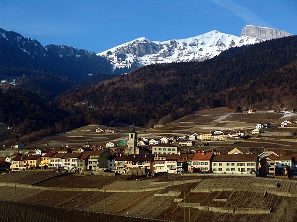 Le village vigneron d'Yvorne, dans le Chablais vaudois, dimanche 13 mars 2005.