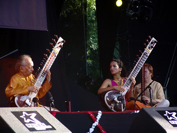 Paléo Festival 2005: Ravi & Anoushka Shankar, mardi 19 juillet 2005, Grande Scène.