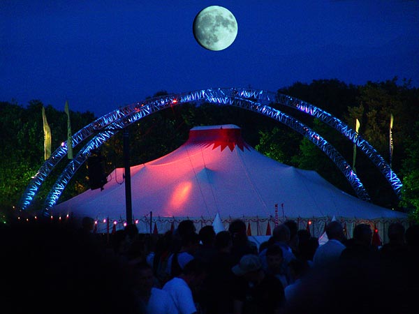 Ambiances du Paléo Festival 2005, mardi 19 juillet 2005.