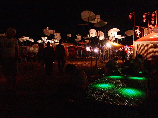 Ambiances du Paléo Festival 2005, jeudi 21 juillet 2005.