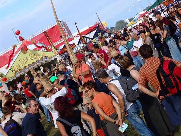 Ambiances du Paléo Festival 2005, samedi 23 juillet 2005.