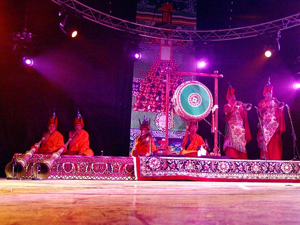 Paléo Festival 2005: Tbt'Cham, les moines Bönpös du Tibet, samedi 23 juillet, Dôme.