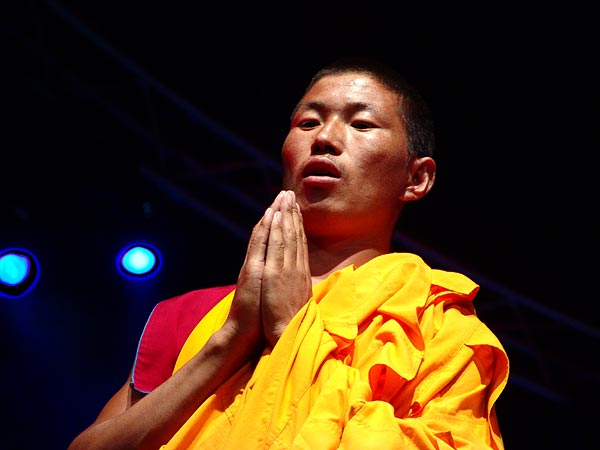 Paléo Festival 2005: Tbt'Cham, les moines Bönpös du Tibet, dimanche 24 juillet, Dôme.